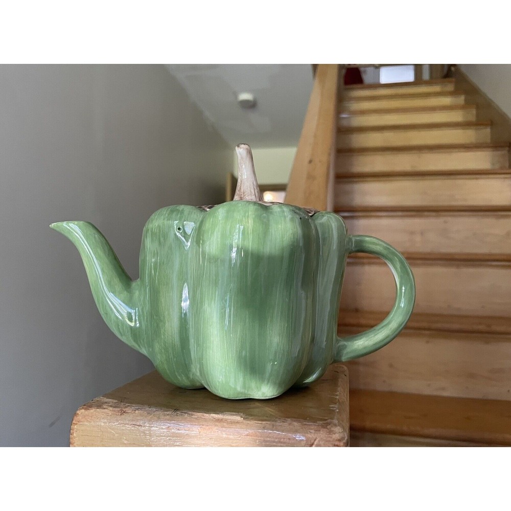 MAAN BELL PEPPER TEA POT VINTAGE